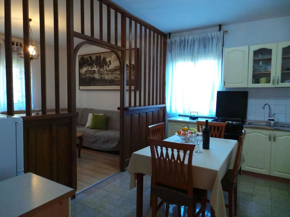 Apartment In Muntic/Istrien 10825