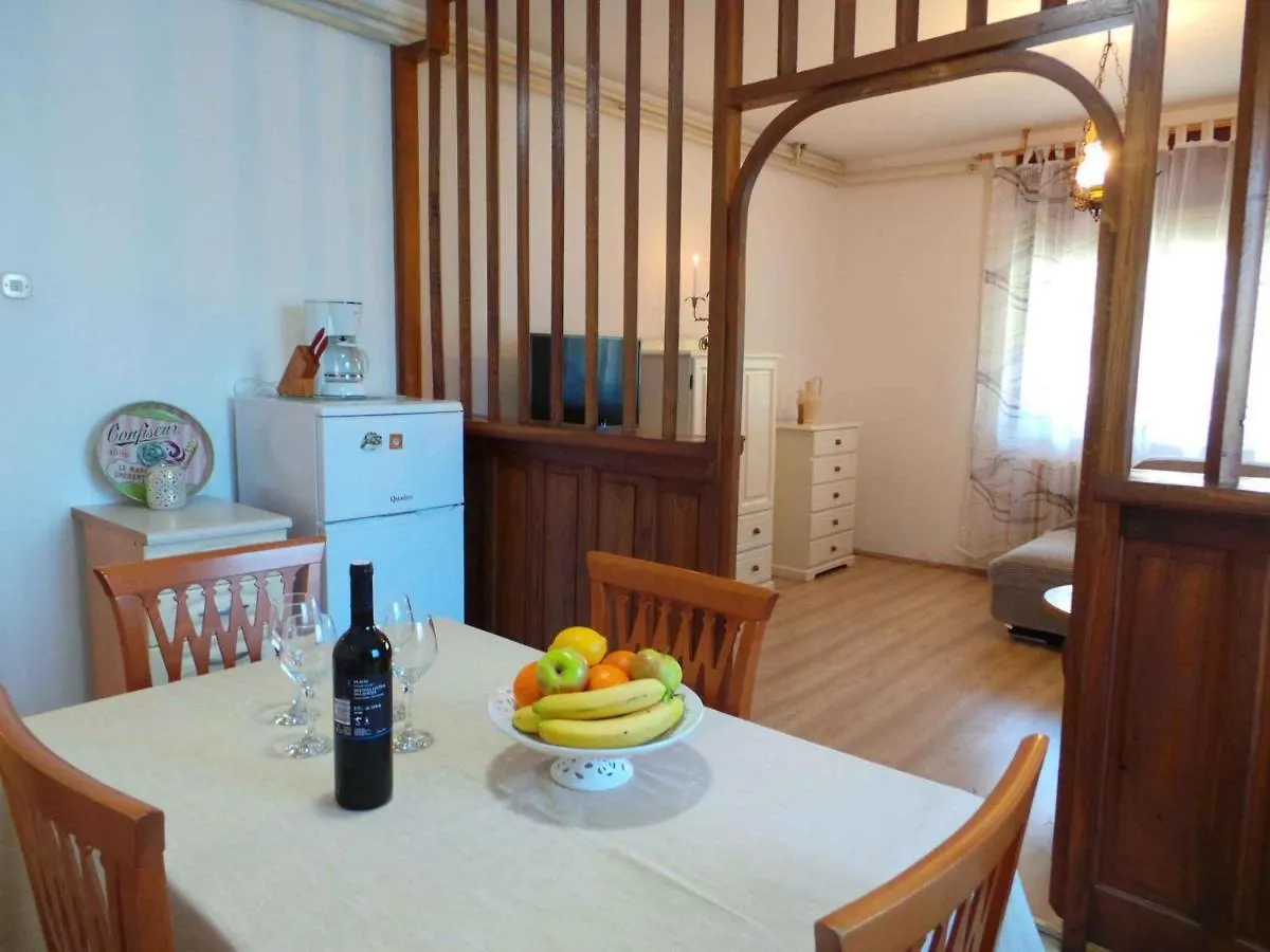 Apartment In Muntic/Istrien 10825